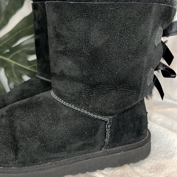 Auth UGG Black Bailey short 2 Bow Boots sz 6 - Picture 4 of 6